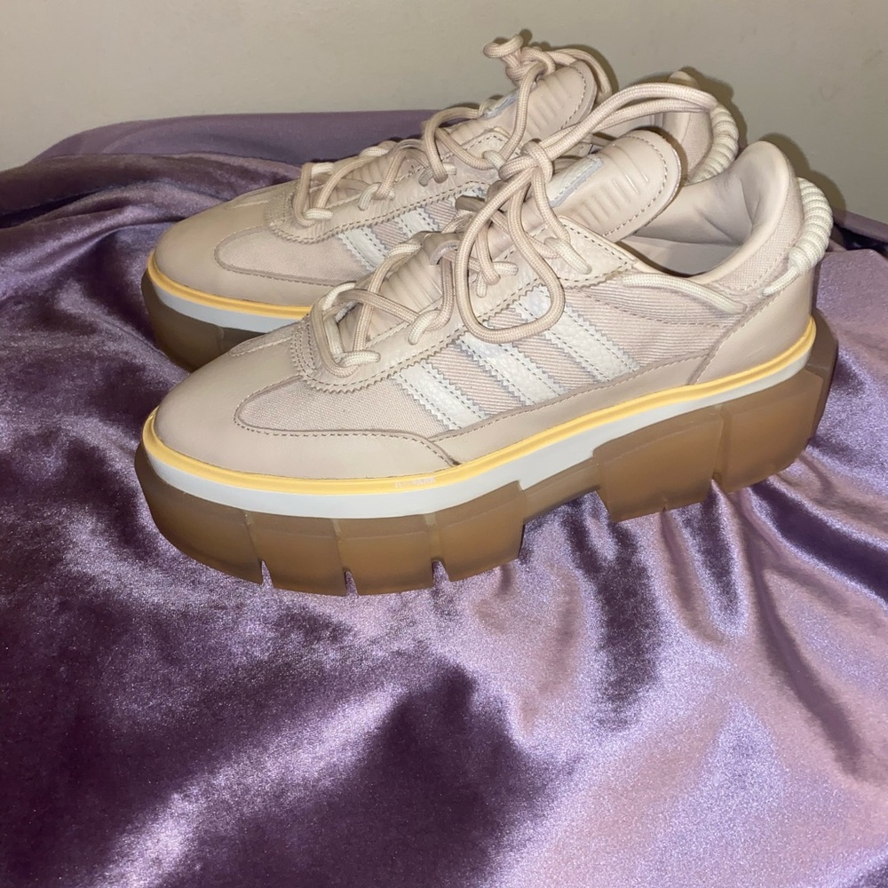 Adidas Ivy Park sneakers, no tag no box. Can fit size 9 as well.